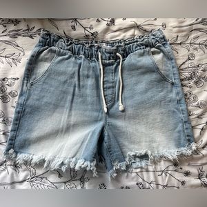 💙 Celebrity Pink High Rise Light Wash Denim Shorts